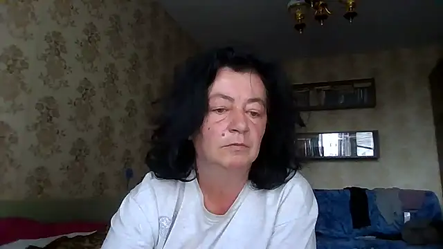 Snapshot of GypsiQueen2 chatting on July 20, 2026, 6:06 am GypsiQueen2 online show from July 20, 2026, 6:06 am