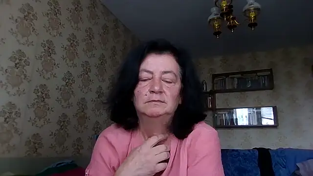 Snapshot of GypsiQueen2 chatting on July 24, 2026, 8:23 am GypsiQueen2 online show from July 24, 2026, 8:23 am
