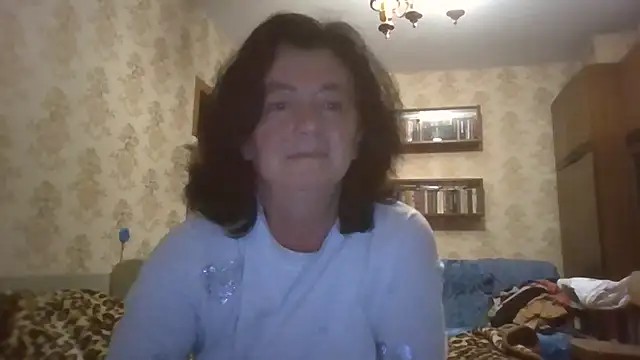 Snapshot of GypsiQueen2 chatting on July 24, 2026, 9:02 pm GypsiQueen2 online show from July 24, 2026, 9:02 pm