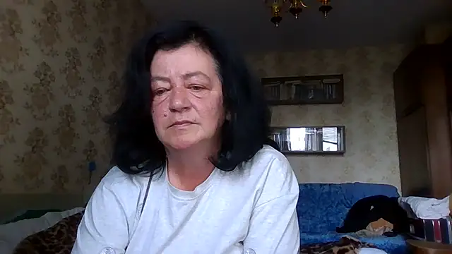 Snapshot of GypsiQueen2 chatting on July 25, 2026, 9:18 am GypsiQueen2 online show from July 25, 2026, 9:18 am