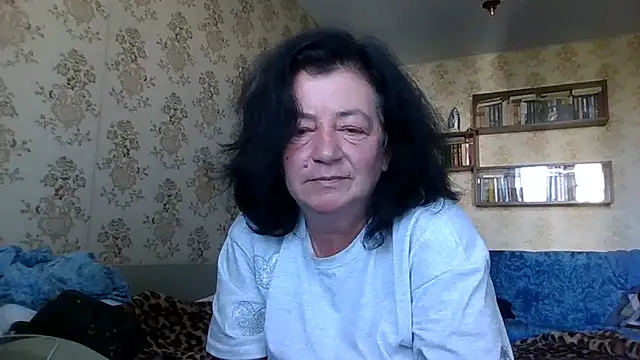 Snapshot of GypsiQueen2 chatting on July 26, 2026, 6:54 am GypsiQueen2 online show from July 26, 2026, 6:54 am