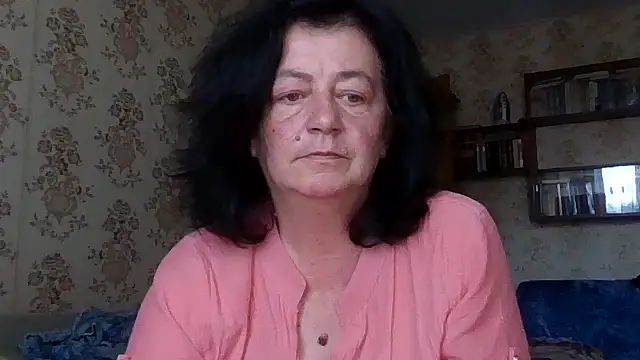 Snapshot of GypsiQueen2 chatting on July 28, 2026, 2:13 pm GypsiQueen2 online show from July 28, 2026, 2:13 pm