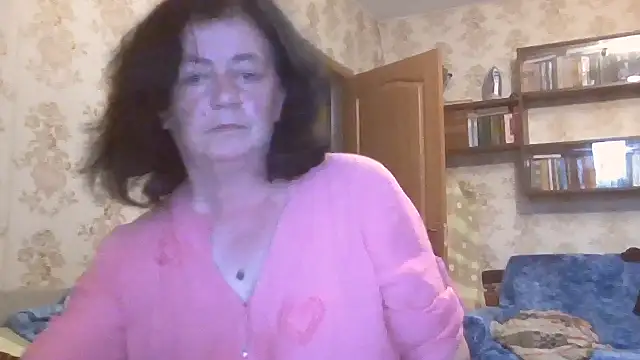 Snapshot of GypsiQueen2 chatting on July 28, 2026, 6:20 pm GypsiQueen2 online show from July 28, 2026, 6:20 pm
