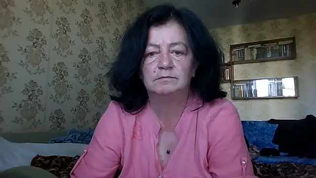 Snapshot of GypsiQueen2 chatting on July 30, 2026, 7:18 am GypsiQueen2 online show from July 30, 2026, 7:18 am