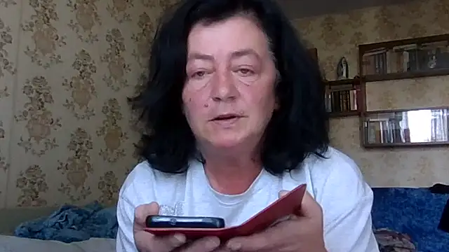 Snapshot of GypsiQueen2 chatting on July 31, 2026, 9:52 am GypsiQueen2 online show from July 31, 2026, 9:52 am