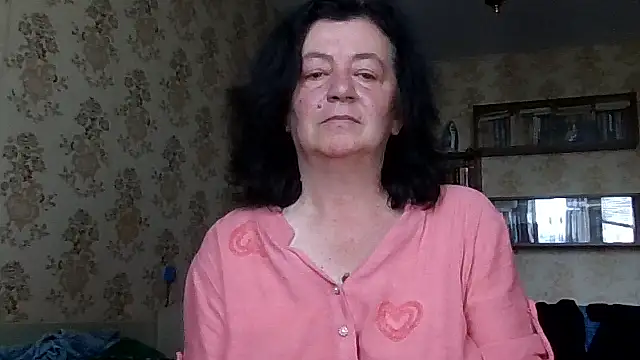 Snapshot of GypsiQueen2 chatting on August 2, 2026, 8:13 am GypsiQueen2 online show from August 2, 2026, 8:13 am