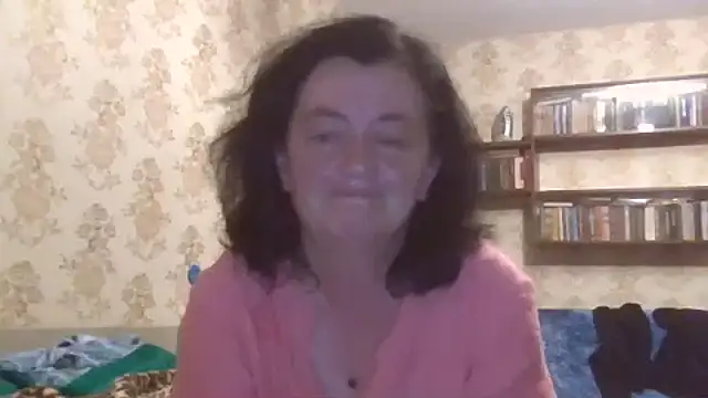 Snapshot of GypsiQueen2 chatting on August 2, 2026, 8:18 pm GypsiQueen2 online show from August 2, 2026, 8:18 pm