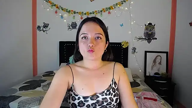 naughty girl 4u online show from December 7, 2024, 7:43 pm