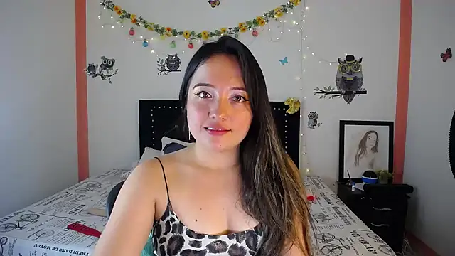 naughty girl 4u online show from December 18, 2024, 4:49 pm