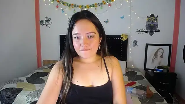 naughty girl 4u online show from December 27, 2024, 8:39 pm