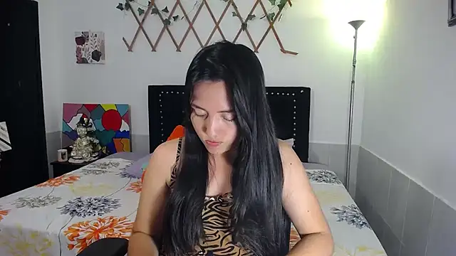 naughty girl 4u online show from May 6, 2026, 8:47 pm
