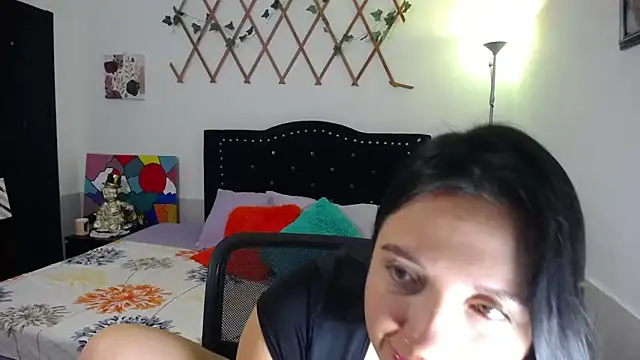 naughty girl 4u online show from May 7, 2026, 8:36 pm