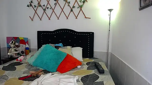 naughty girl 4u online show from June 10, 2026, 9:03 pm