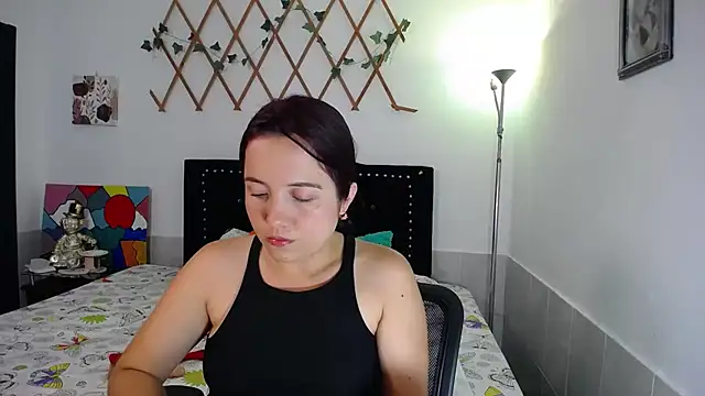naughty girl 4u online show from June 17, 2026, 9:38 pm