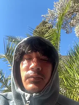 juniiorre online show from October 28, 2025, 8:51 am