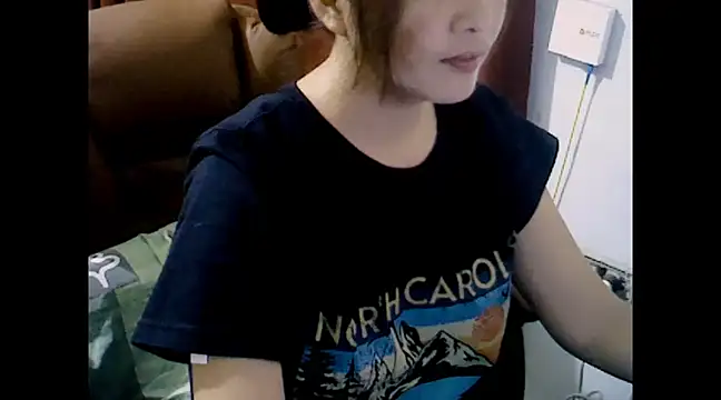 makemefallin online show from March 12, 2025, 1:30 pm