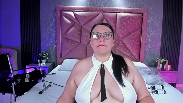Amanda-Cruz online show from June 19, 2026, 12:04 am