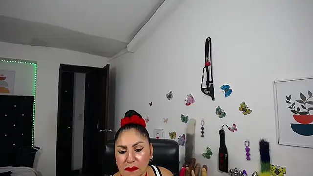 Snapshot of mature_bigboobs10 chatting on April 1, 2026, 4:02 am mature bigboobs10 online show from April 1, 2026, 4:02 am