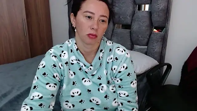 sara hott 1 online show from December 2, 2024, 12:18 pm