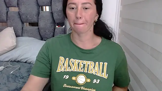 sara hott 1 online show from December 2, 2024, 3:25 pm