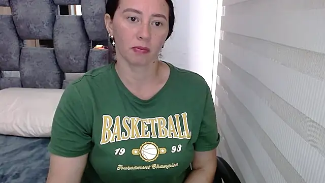 sara hott 1 online show from December 3, 2024, 6:06 pm