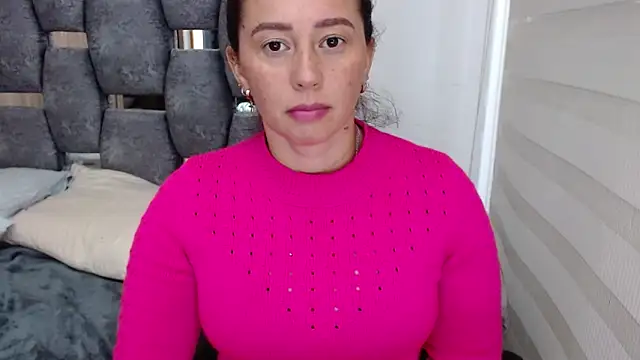 sara hott 1 online show from December 21, 2024, 7:27 pm