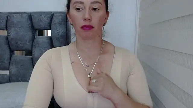 sara hott 1 online show from December 23, 2024, 7:52 pm