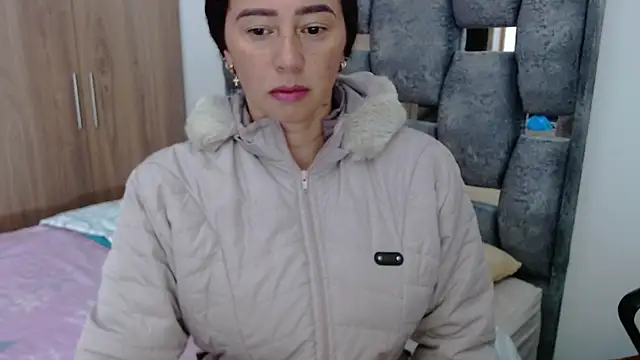 sara hott 1 online show from January 11, 2025, 1:32 pm