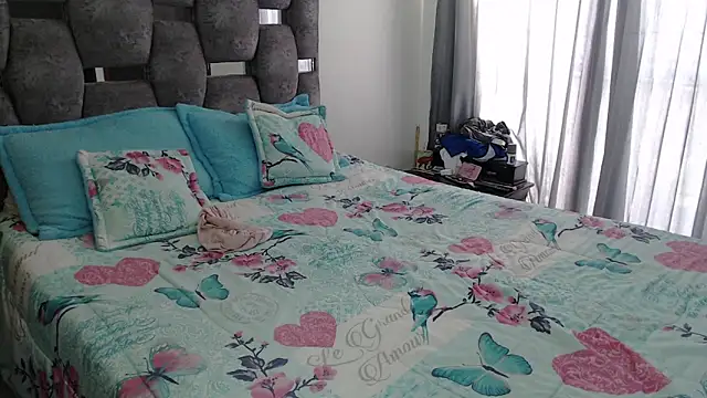 sara hott 1 online show from March 21, 2026, 6:33 pm