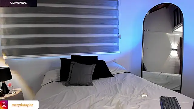 Snapshot of MERIDA_TAYLOR chatting on February 12, 2026, 12:55 pm MERIDA TAYLOR online show from February 12, 2026, 12:55 pm