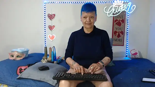 loquitaqueen011 online show from May 7, 2026, 4:56 pm