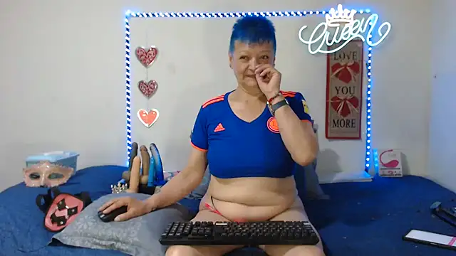 loquitaqueen011 online show from June 23, 2026, 2:48 pm