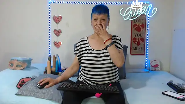 loquitaqueen011 online show from July 12, 2026, 6:10 pm