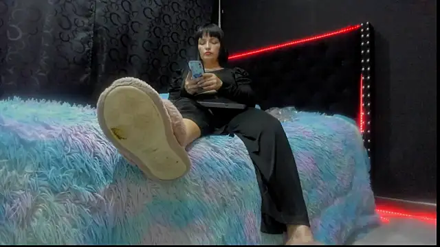 amareto queen online show from December 15, 2024, 12:29 am