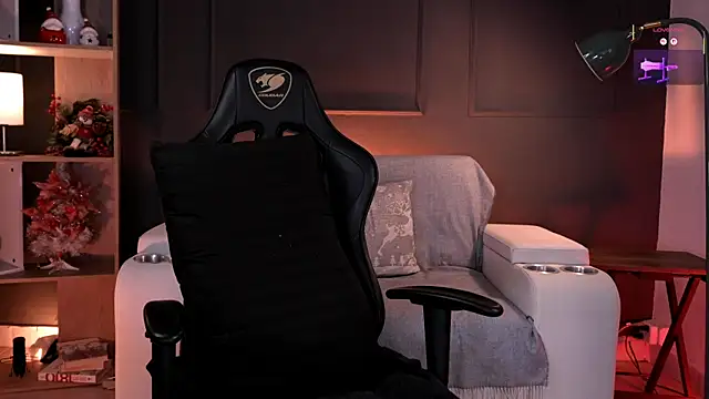 RedJasmine  online show from January 5, 2026, 9:18 pm