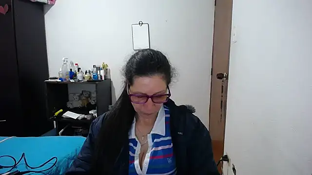 Snapshot of latin49 chatting on October 24, 2025, 4:20 am latin49 online show from October 24, 2025, 4:20 am