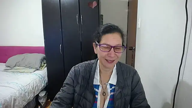 Snapshot of latin49 chatting on June 1, 2026, 4:25 am latin49 online show from June 1, 2026, 4:25 am
