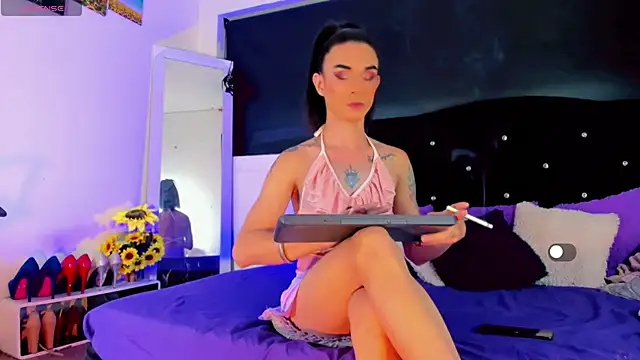 lesly xx online show from December 25, 2024, 3:50 am