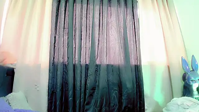 lesly xx online show from February 24, 2026, 7:45 pm