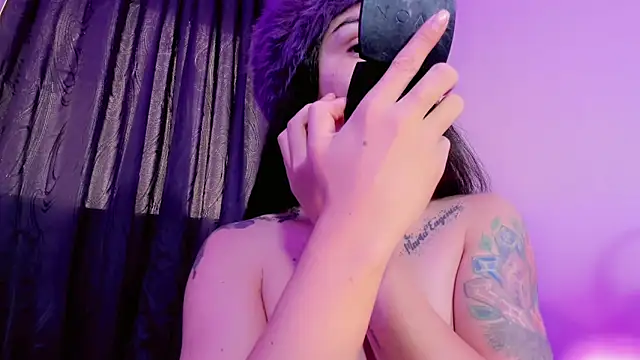 lesly xx online show from February 27, 2026, 7:25 pm