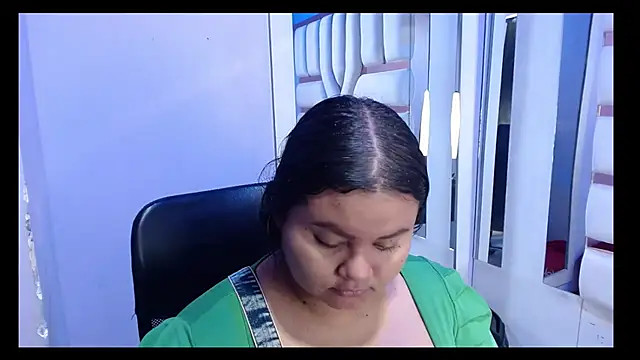 Snapshot of ValenTitis chatting on November 8, 2025, 8:40 pm ValenTitis online show from November 8, 2025, 8:40 pm