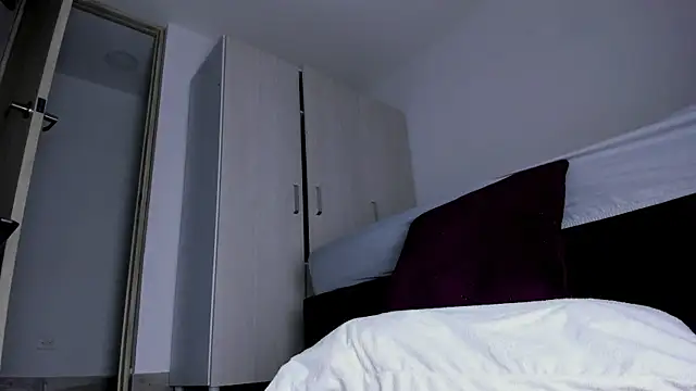 Skarleth69 online show from September 26, 2025, 1:42 am