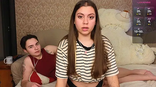 Snapshot of twobabesweet chatting on September 25, 2025, 2:48 am twobabesweet online show from September 25, 2025, 2:48 am