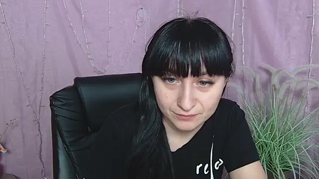 Snapshot of NinaFlawlees chatting on May 6, 2026, 12:10 pm NinaFlawlees online show from May 6, 2026, 12:10 pm