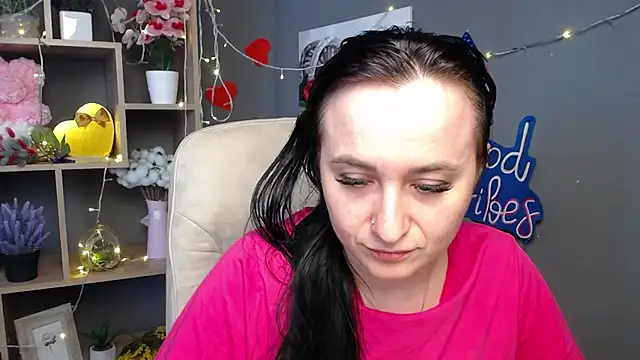 NinaFlawlees online show from July 7, 2026, 7:23 am