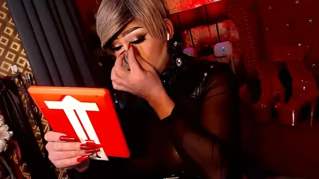 Snapshot of AntoniaSaints chatting on October 6, 2025, 10:45 am AntoniaSaints online show from October 6, 2025, 10:45 am