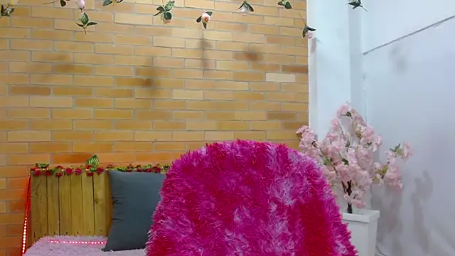 Snapshot of adriscute chatting on June 6, 2026, 2:38 am adriscute online show from June 6, 2026, 2:38 am