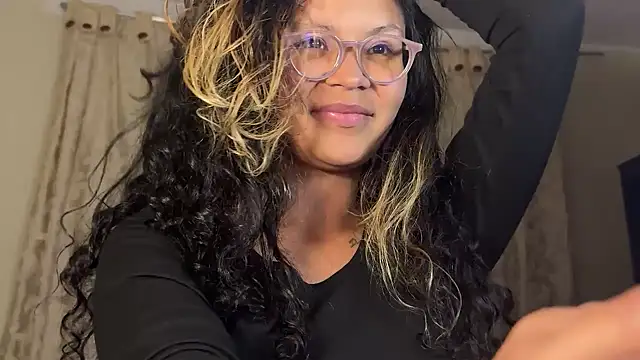 Hathorlove online show from June 19, 2026, 5:23 am