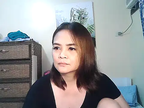 Kisses-13 online show from May 19, 2026, 2:23 pm