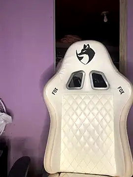 bunnydark00 online show from October 28, 2025, 9:28 pm